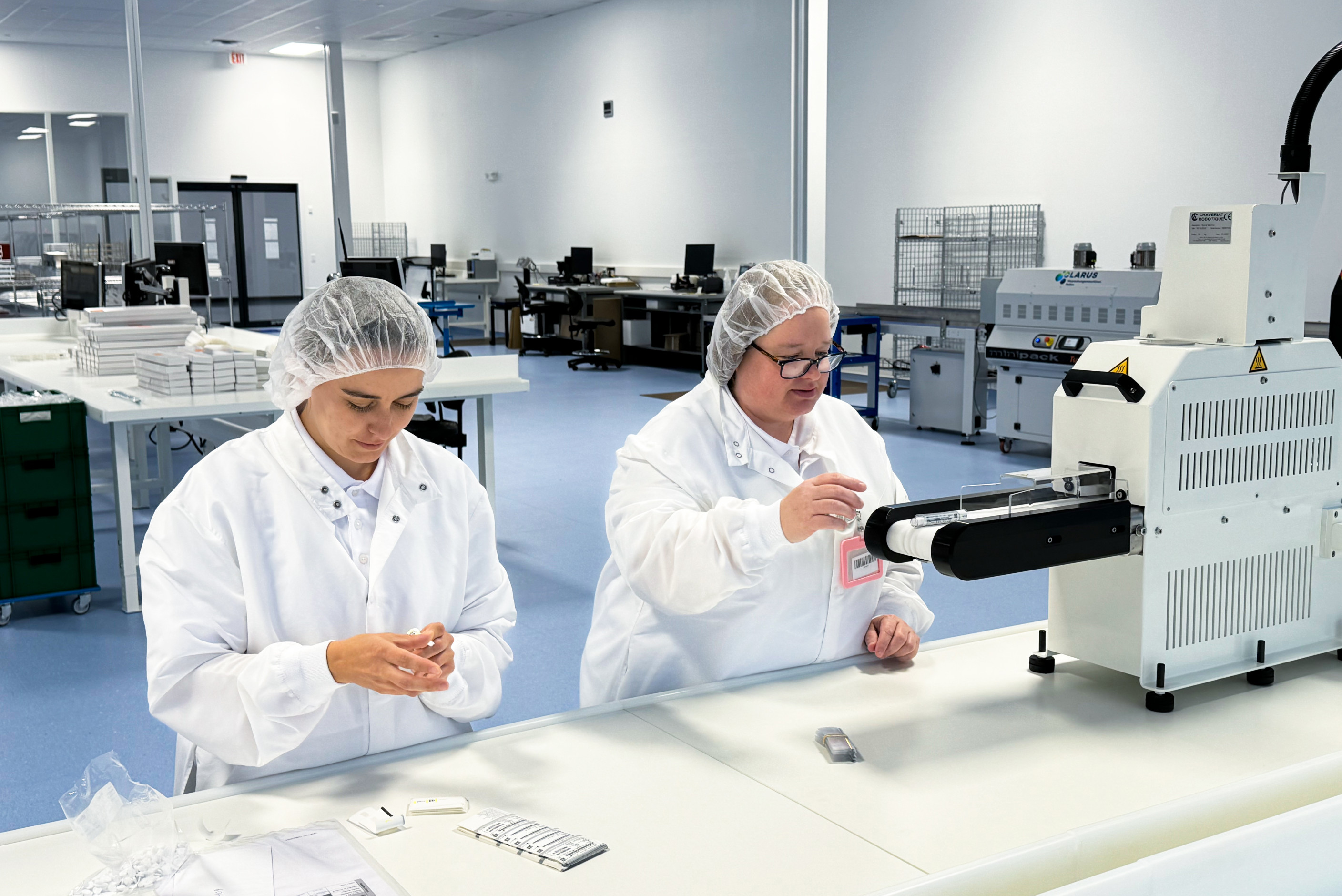 women labelling