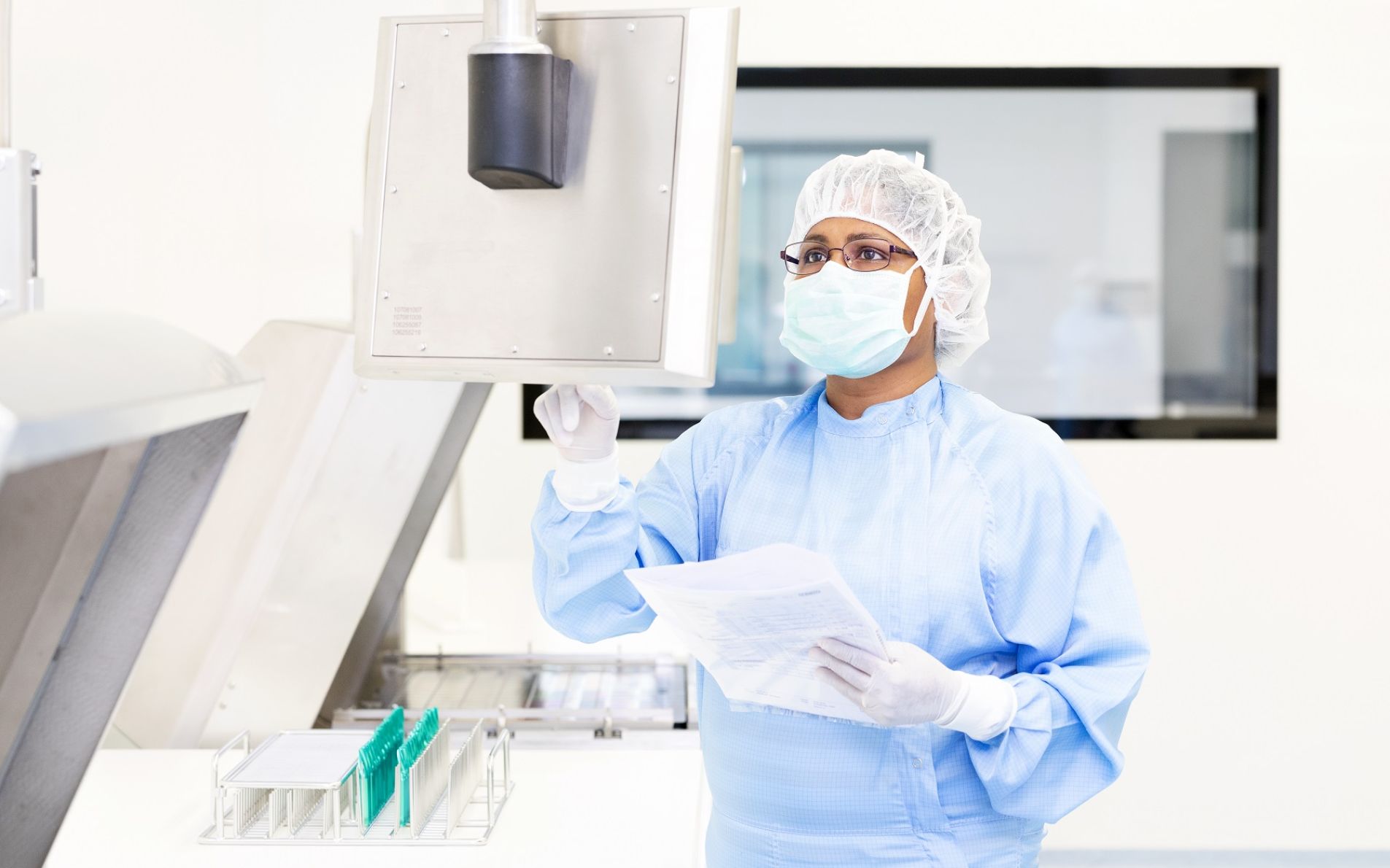 Woman at Medical contract packaging